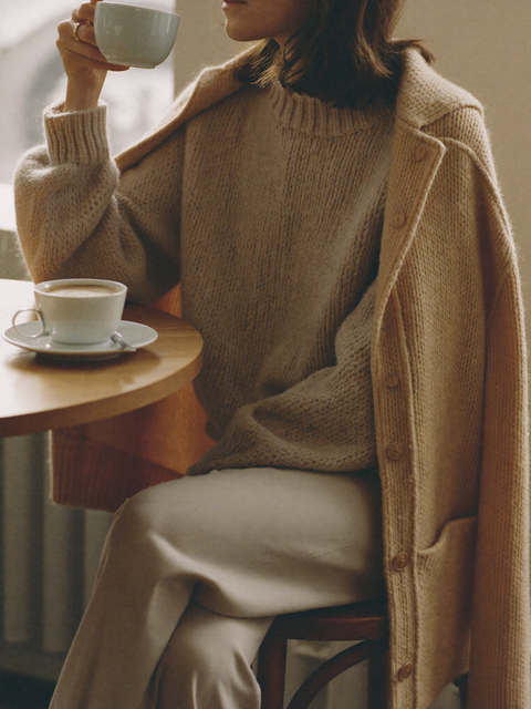 Pullover und Strickjacken