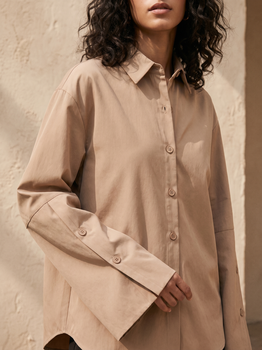 Bente Overshirt Beige detailfoto gedragen