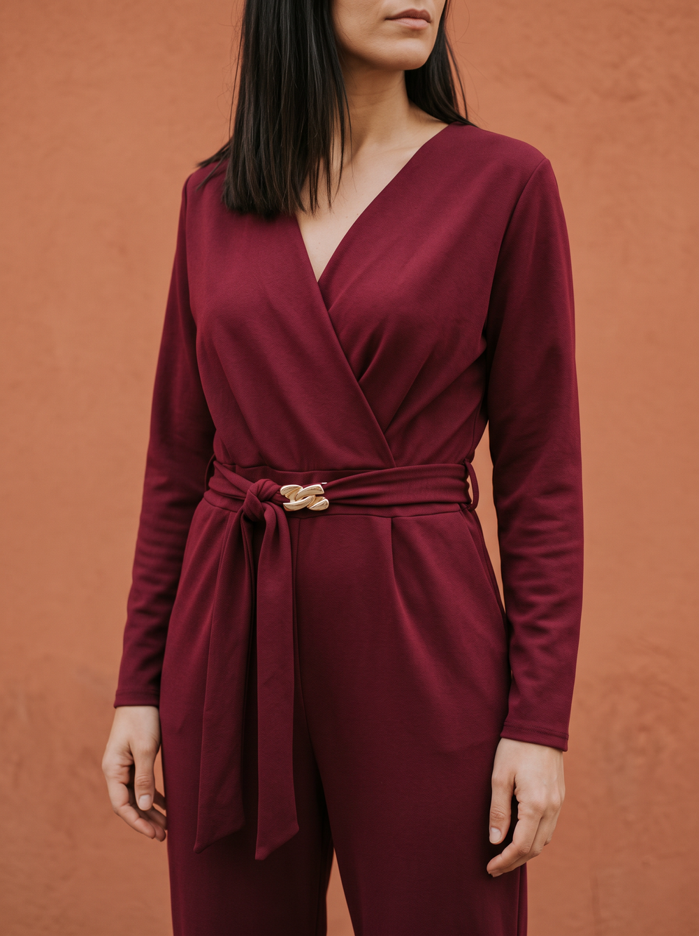 Merel Jumpsuit Bordeaux detailfoto gedragen