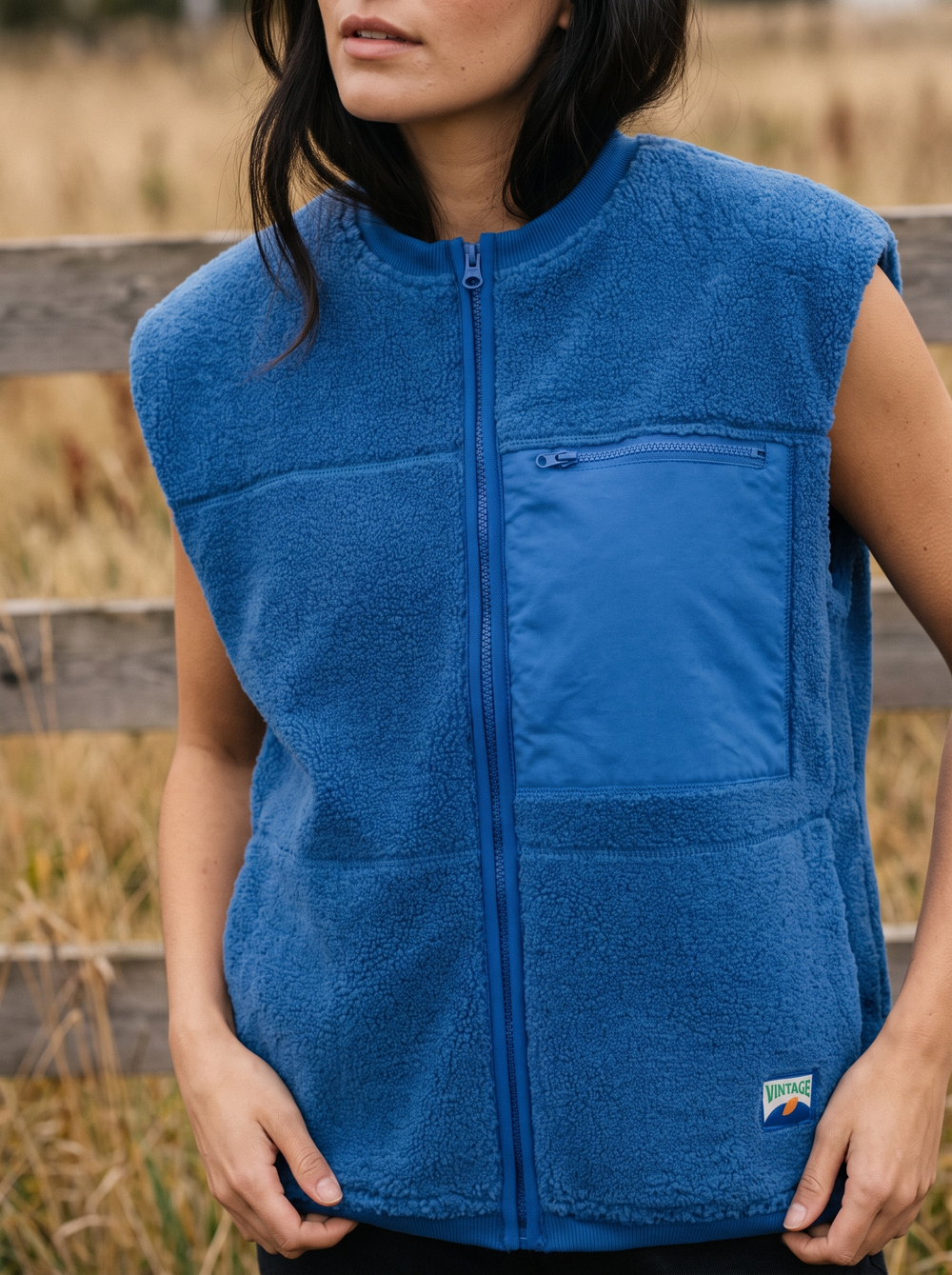 Lynn Bodywarmer Blauw detailfoto gedragen