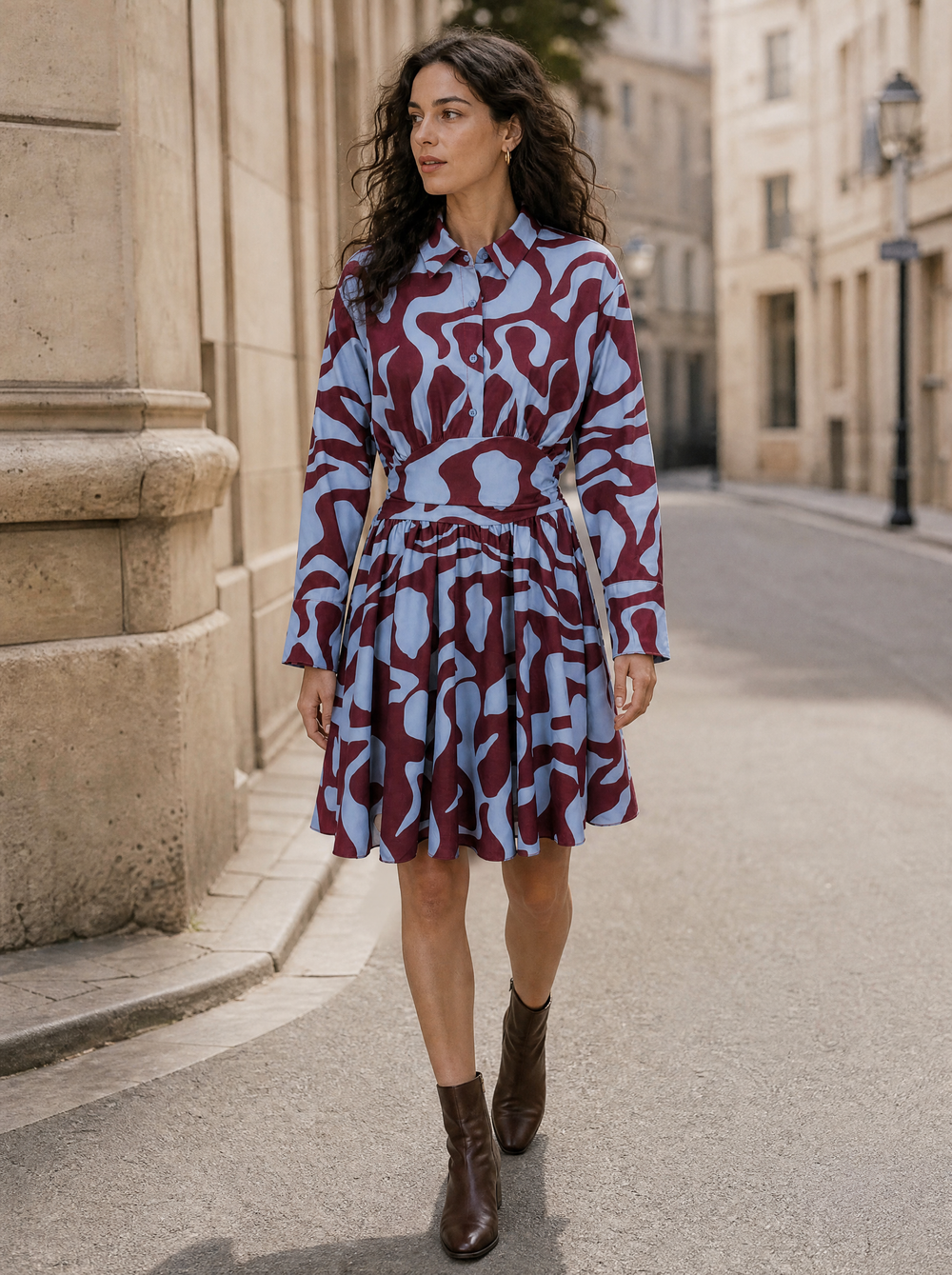 Lieke Jurk Bordeaux gedragen door model