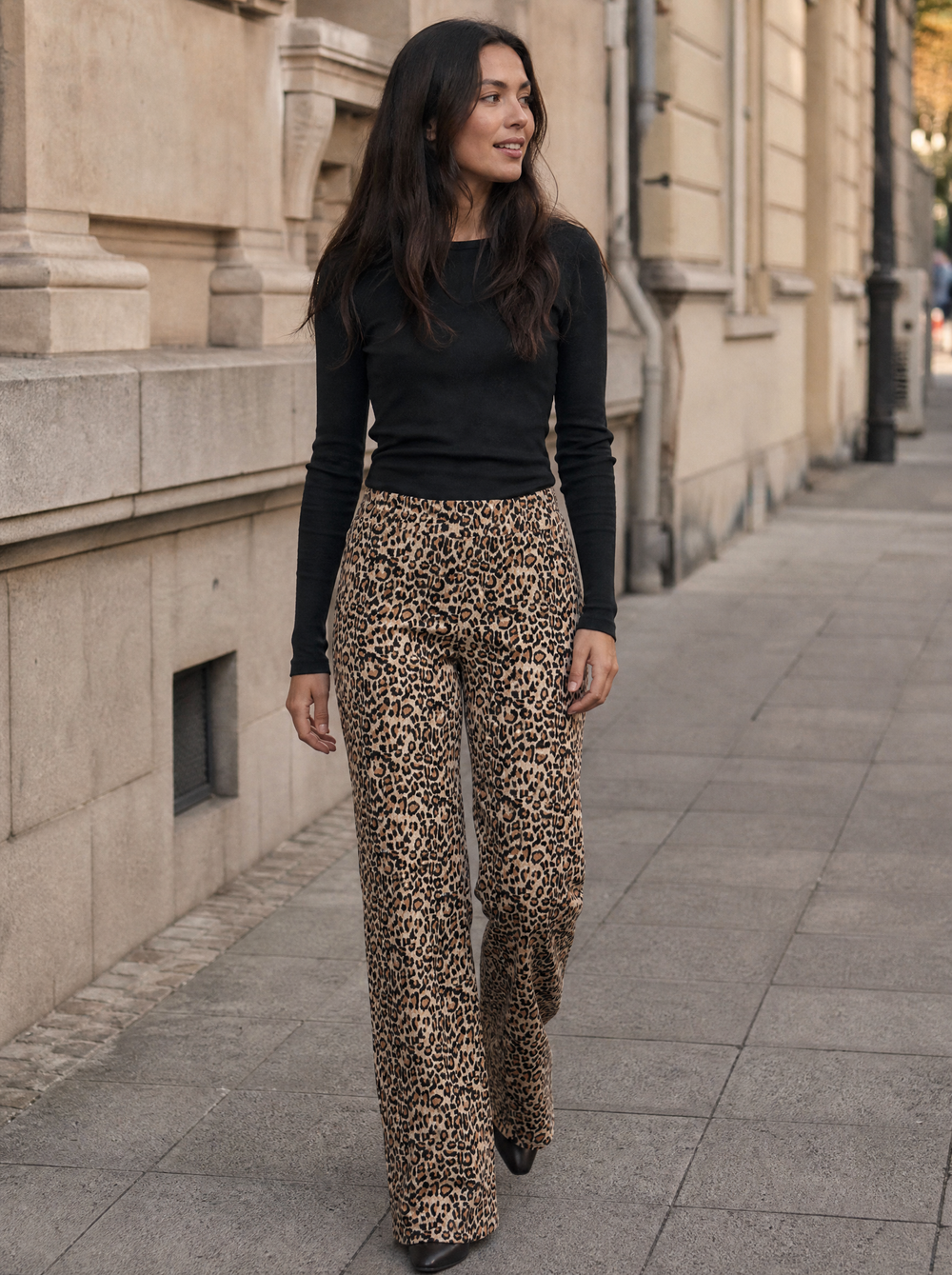 Suze Broek Leopard gedragen door model