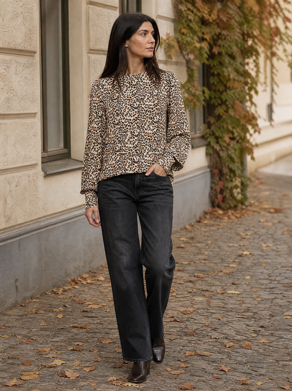 Sanne Top Leopard gedragen door model