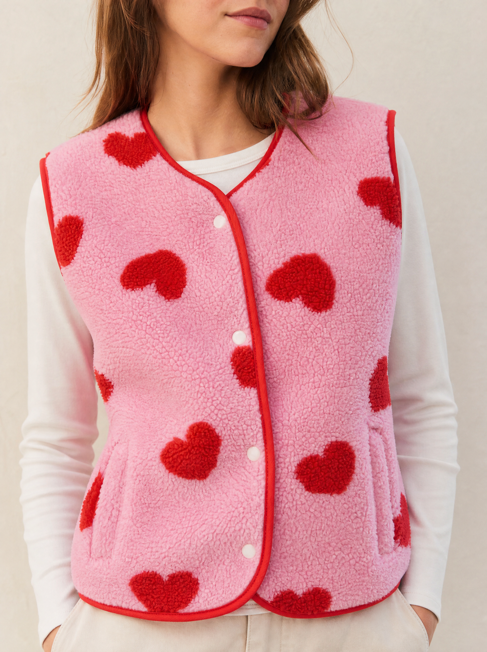 Puck Gilet Roze Hart detailfoto gedragen