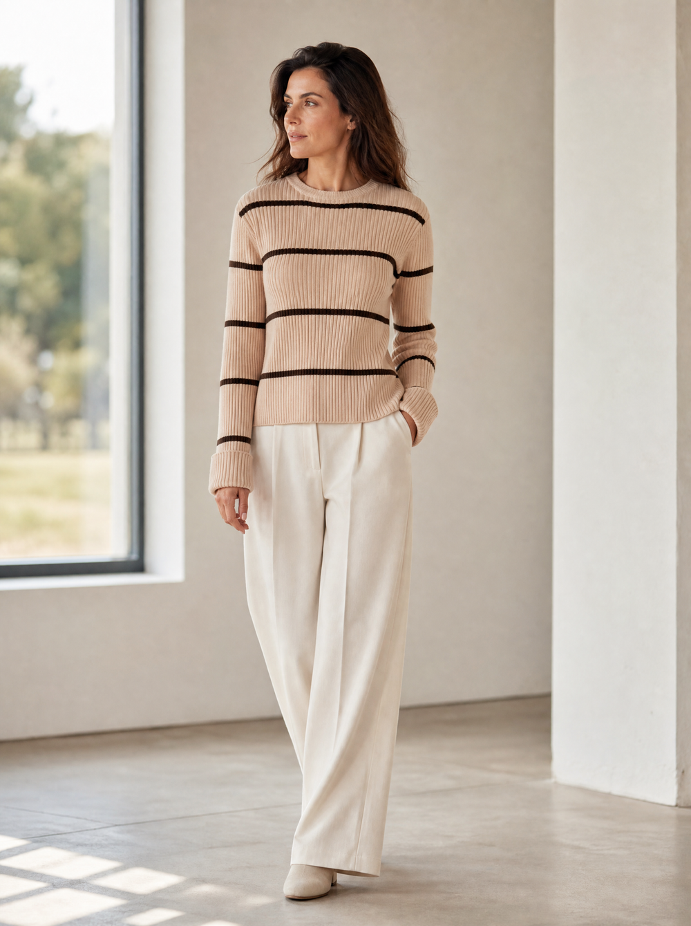 Saar Ribtrui Beige gedragen door model