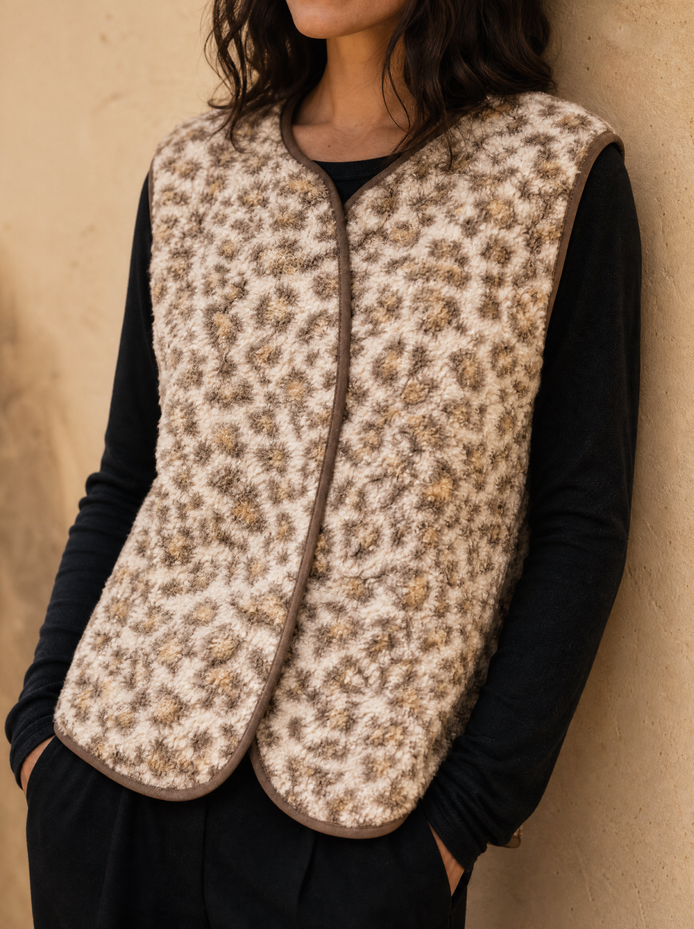 Puck Gilet Leopard detailfoto gedragen