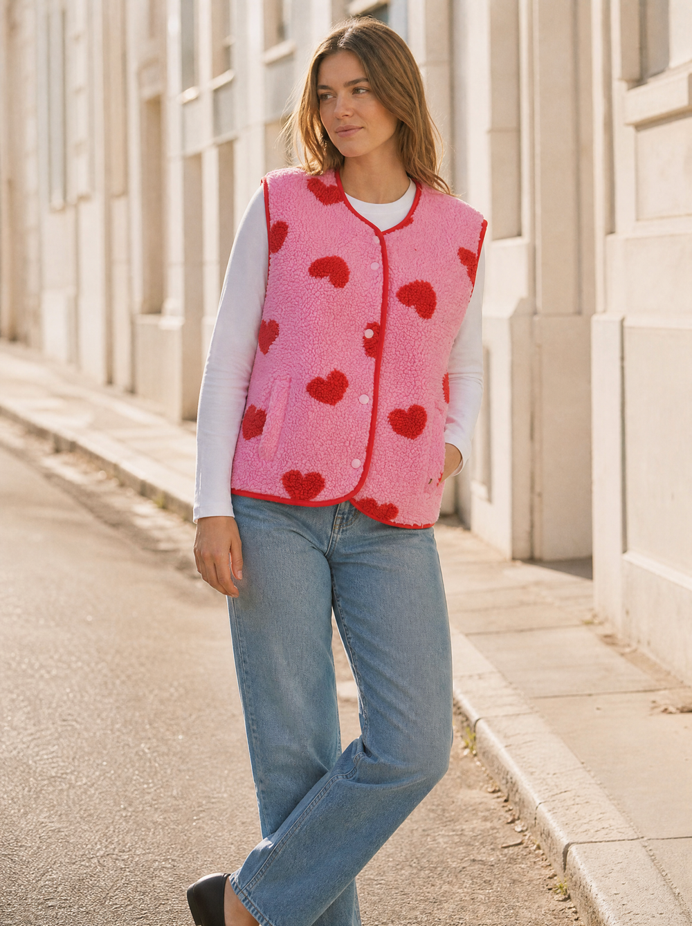 Puck Gilet Roze Hart gedragen door model