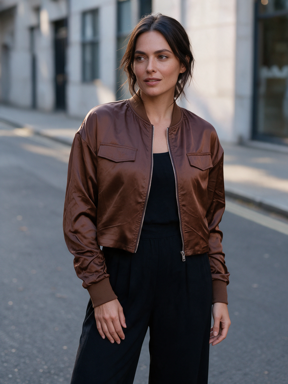 Jaimy Satijnen Bomber Bruin gedragen door model