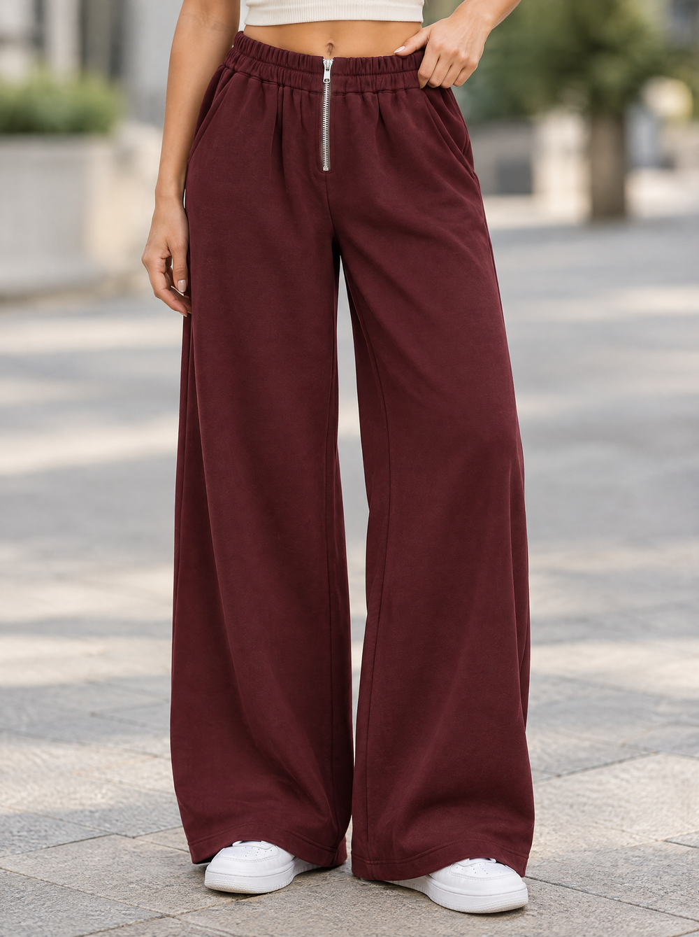 Bo Wijde Broek Bordeaux detailfoto gedragen
