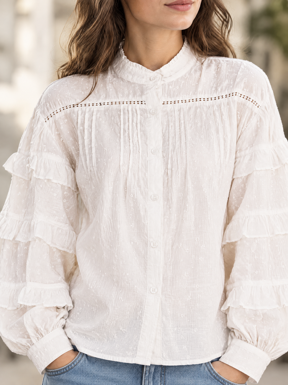 Sofie Blouse Wit detailfoto gedragen